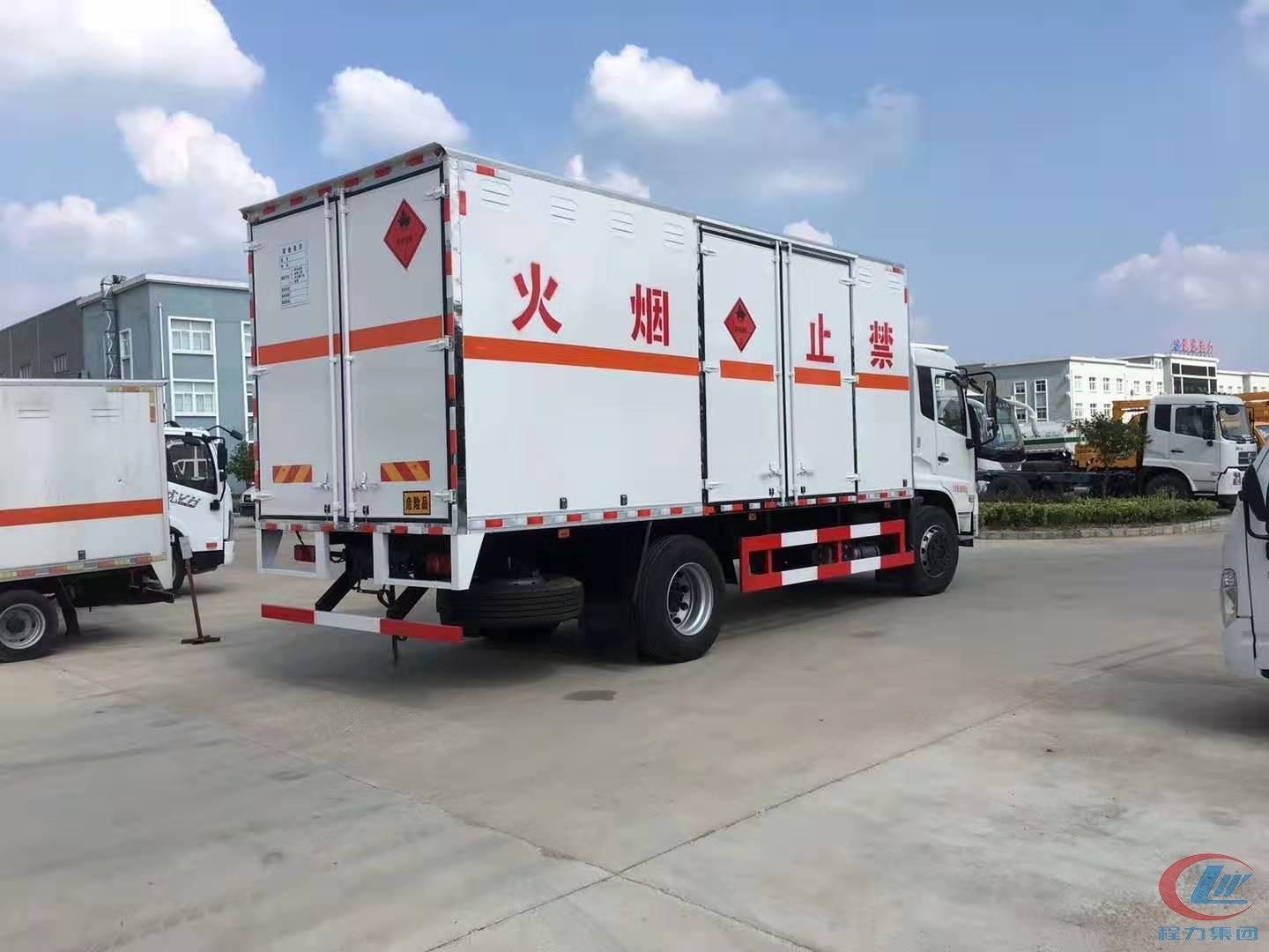东风天锦易燃液体厢式运输车,天锦防爆车 实拍图