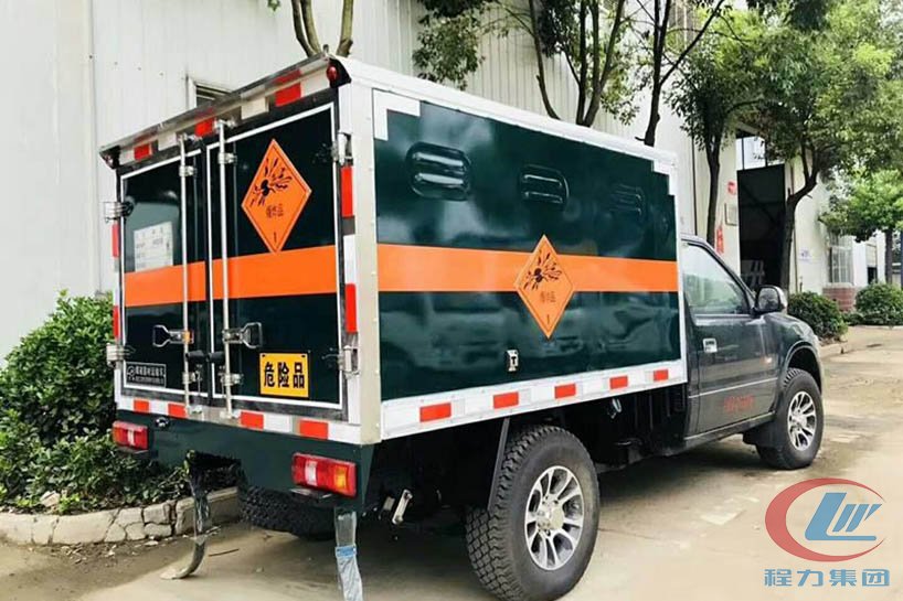 五十铃皮卡炸药运输车 实拍图
