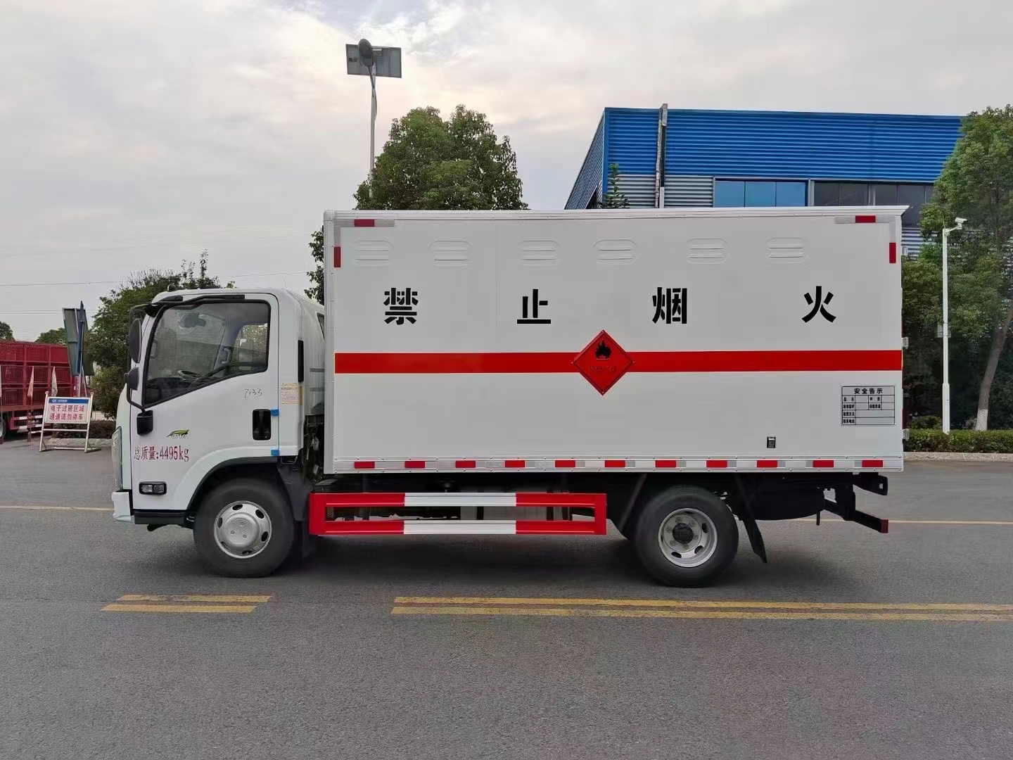 程力专用车系列国六五十铃爆破器材运输车 实拍图
