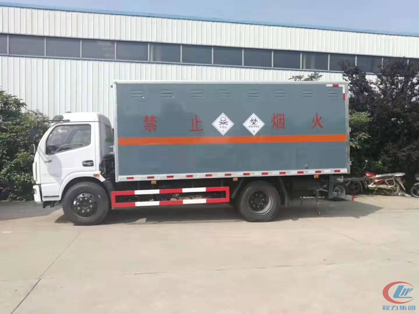 程力东风大多利卡危险品6类运输车 实拍图