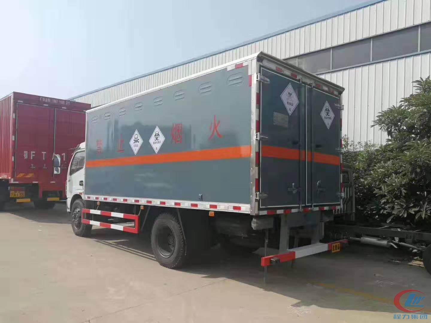 程力东风大多利卡危险品6类运输车 实拍图