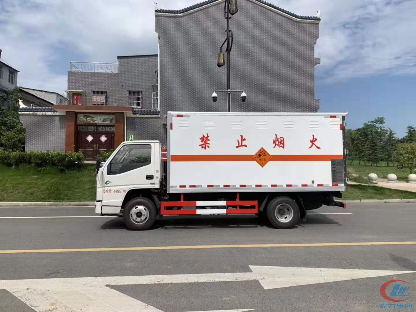 程力智能厢式车系列国六江铃危险品运输车 实拍图