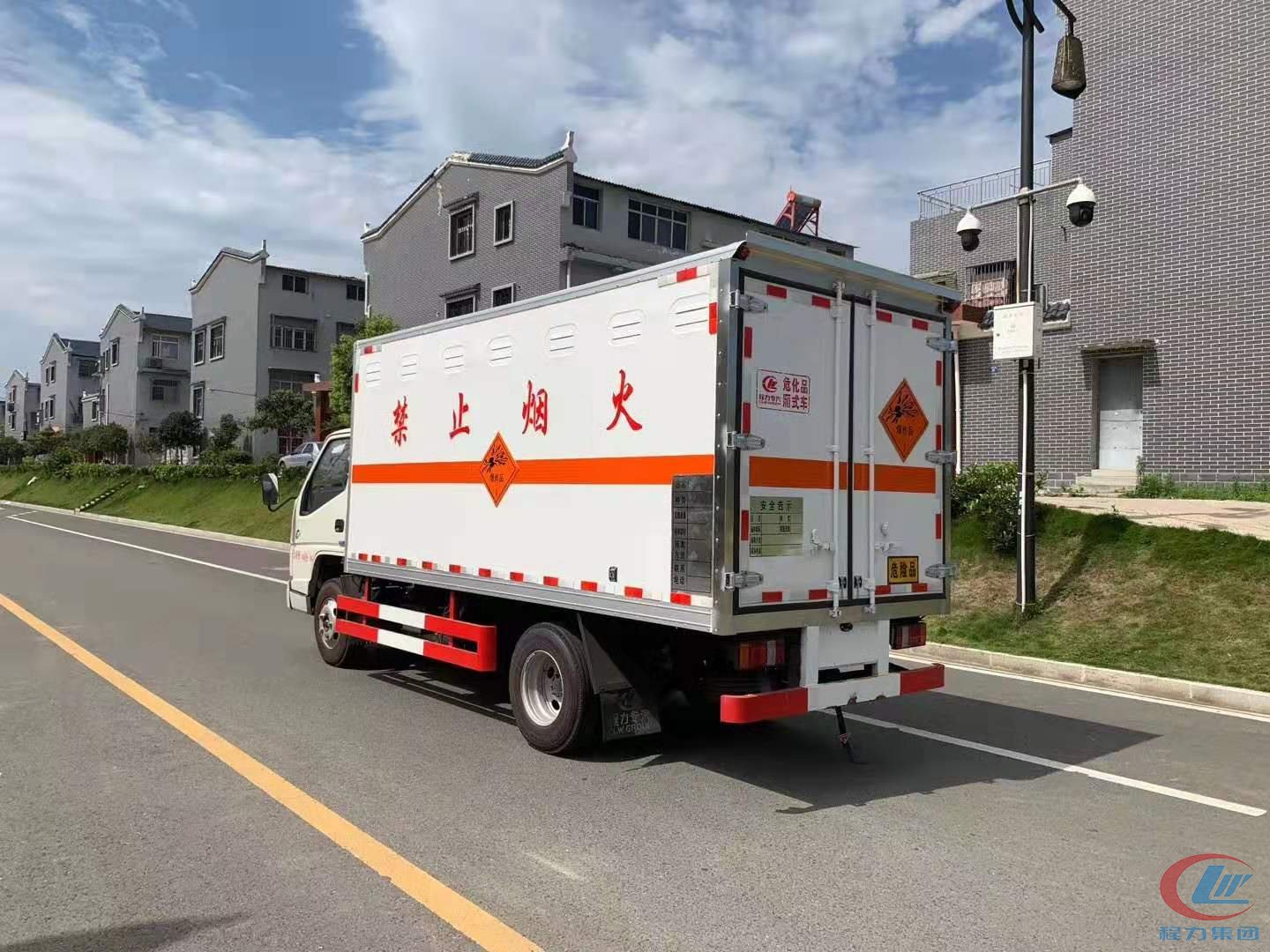 程力智能厢式车系列国六江铃危险品运输车 实拍图
