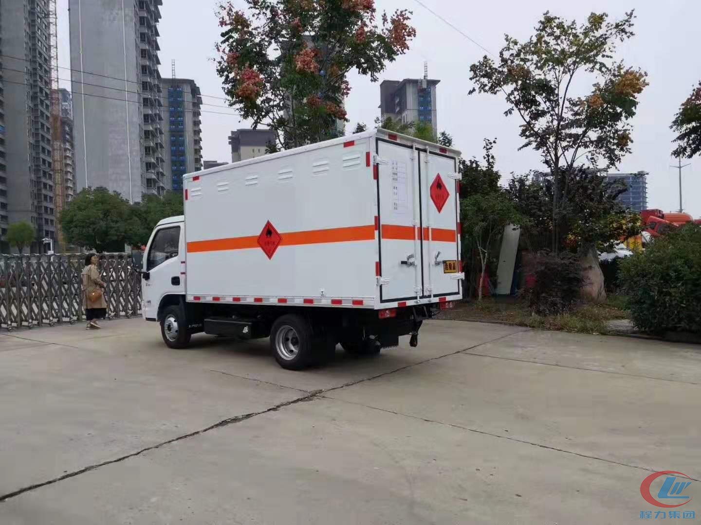 程力集团跃进小福星易燃气体厢式运输车 实拍图