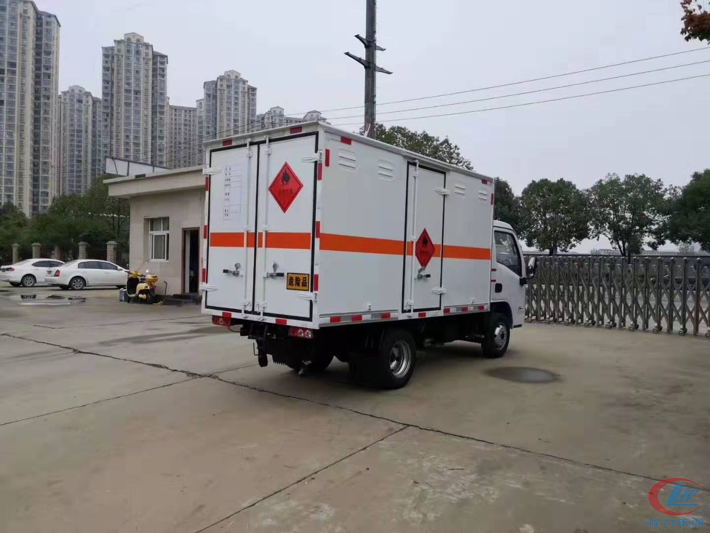 程力集团跃进小福星易燃气体厢式运输车 实拍图